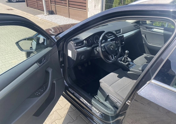 Skoda Superb cena 76900 przebieg: 136000, rok produkcji 2018 z Brzeg Dolny małe 211